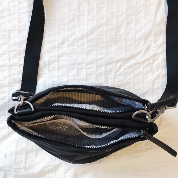 Lululemon Hip To Be Free Crossbody Bag Black - Picture 12 of 15